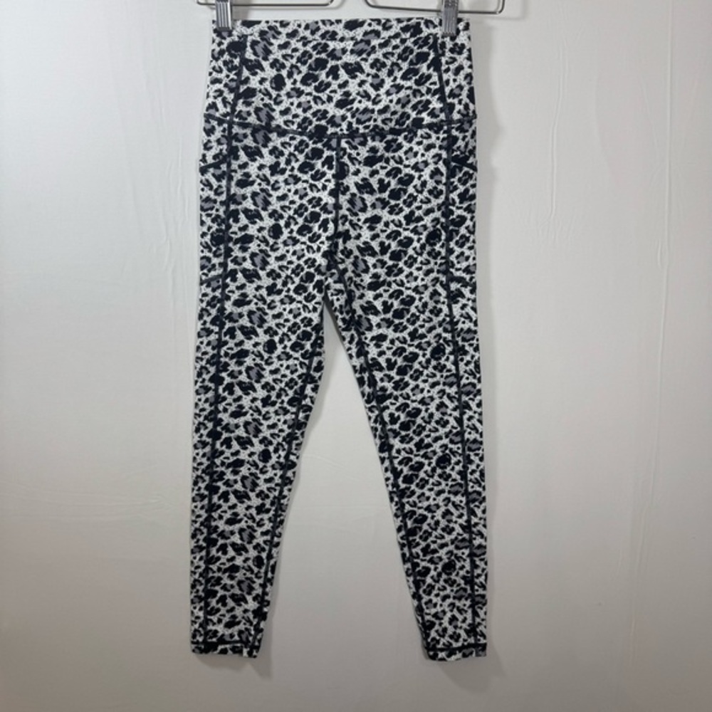 Zyia Active Snow Leopard Leggings Women’s 6-8 Black‎ White High Rise Stretch Gym